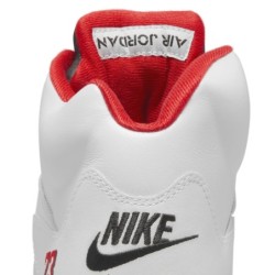 Air Jordan 5 Retro 'Wolf Grey' - Nuances de Gris Moderne et Polyvalente